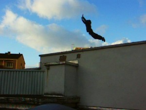 Pour moi, le parkour, c'est l'évolution de l'homme vers quelque chose d'autre, tout comme cela s'est déjà produit au cours des millénaires qui se sont écoulés : Homo erectus -homo sapiens - homo sapiens sapiens - homo sapiens sapiens traceur